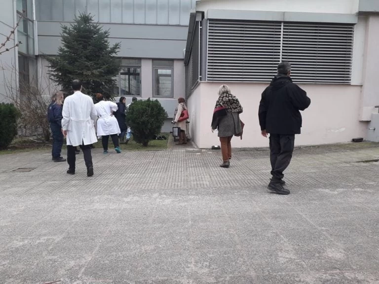 Γυναίκα έπεσε από τον τρίτο όροφο του Νοσοκομείου Τρικάλων